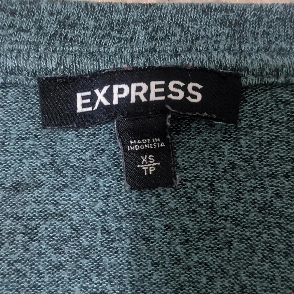 Express Scoop Elbow Sleeve V-neck Long Tunic, Color Heathered Green Size XS - Picture 6 of 7